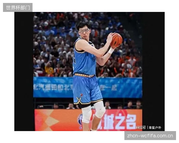 周琦的护框能力仍是北京队内线基石,但球队整体进攻效率待提升。 周琦的护框能力仍是北京队内线基石,但球队整体进攻效率待提升。